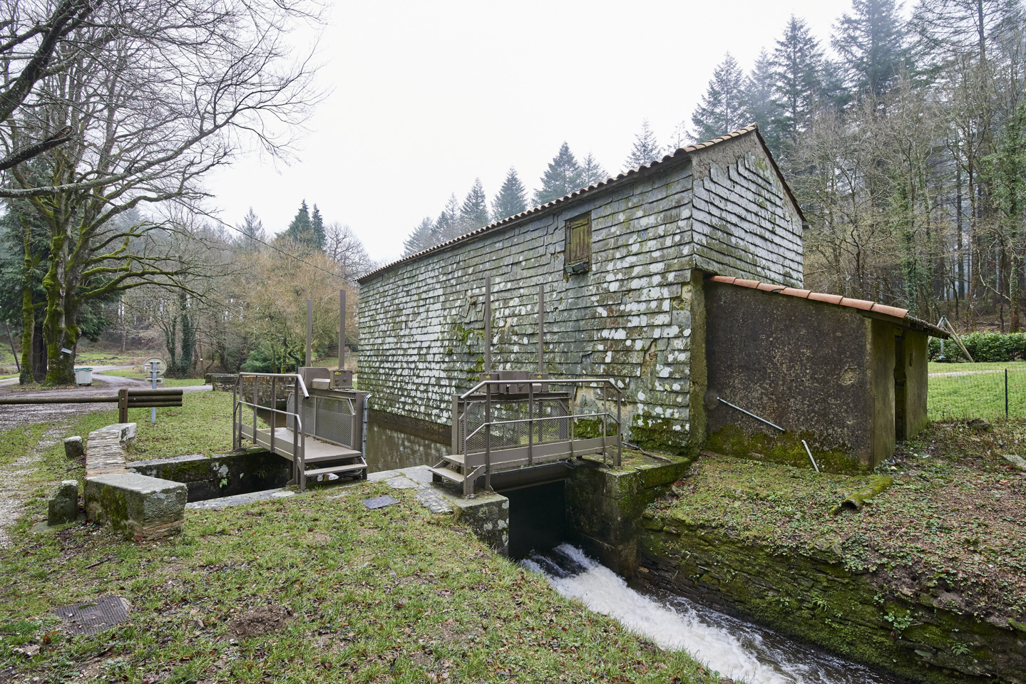 Ce "poste" composé de plusieurs vannages permet de diriger les eaux de la rigole de la Montagne vers le barrage de Saint Ferréol ou le barrage des Cammazes.